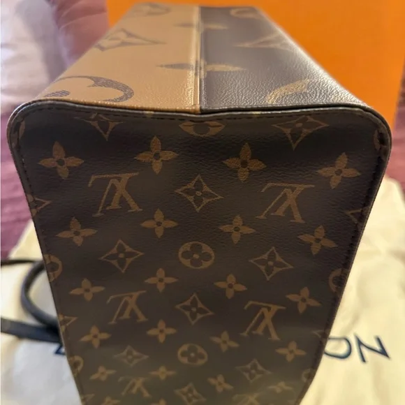 Louis Vuitton OnTheGo MM Bag - Picture 9 of 9